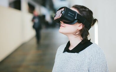 Zubařské zákroky by nám v budoucnu mohla zpříjemnit virtuální realita. Vrtání zubů už nemusí být čirým hororem Zubařské zákroky by nám v budoucnu mohla zpříjemnit virtuální realita. Vrtání zubů už nemusí být čirým hororem
