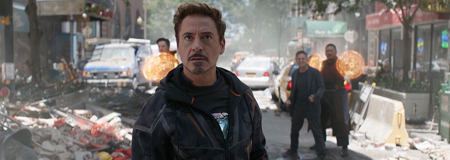Zúfalí fanúšikovia Avengers žiadajú NASA, aby zachránila Tonyho Starka uväzneného vo vesmíre