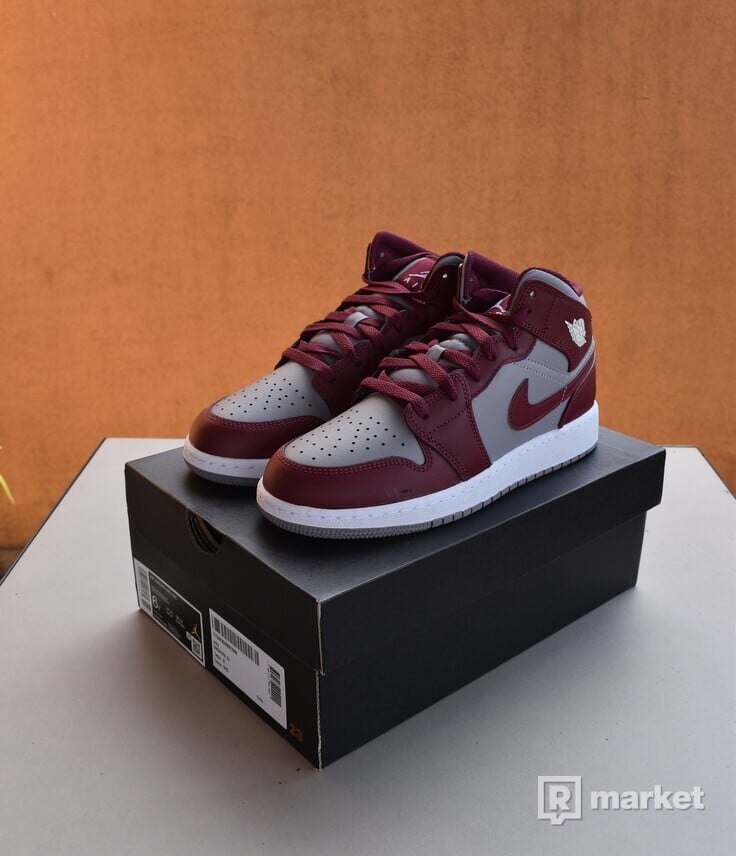 Nike Air Jordan 1 Mid Cherrywood Red