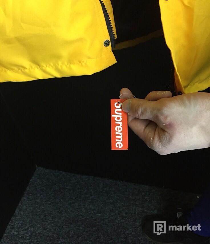 Supreme The north face yellow jacket