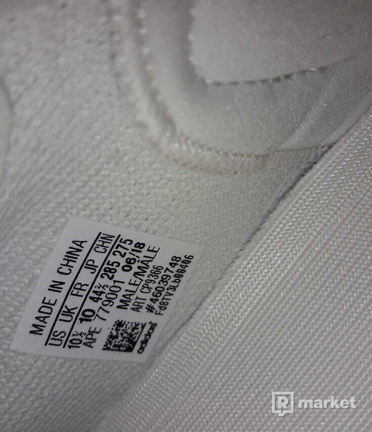 Adidas yeezy 44 2/3 triple white