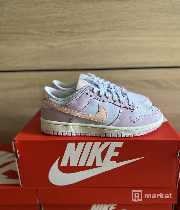 Nike dunk low easter