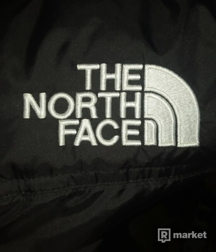 The North Face nuptse 700