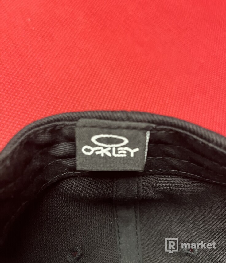 Oakley šiltovka