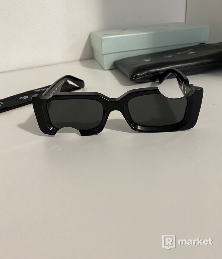 Off White Cut-Out Sunglasses