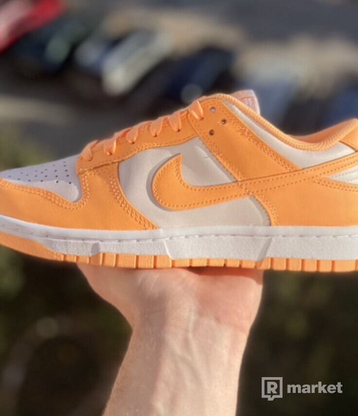 Nike dunk low peach cream