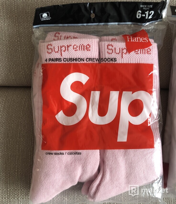 Supreme pink socks