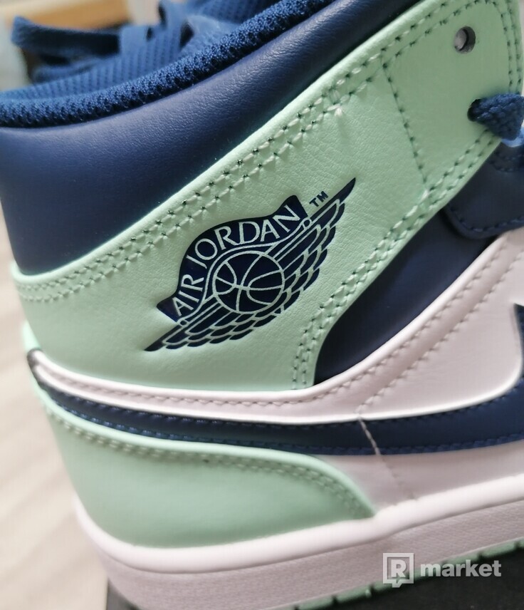 Air Jordan 1 mid Mint Blue