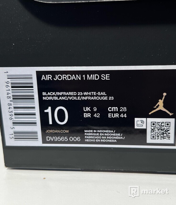 Air Jordan 1 Mid SE Wear Away Chicago