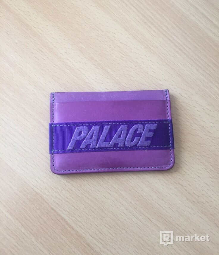 Palace cardholder purple stv 8,5/10 mierne skrabance na grailede stoji 160€ ja za nho chcem 60€steal