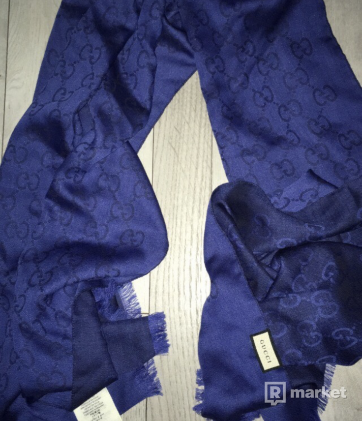 Gucci silk blue scarf