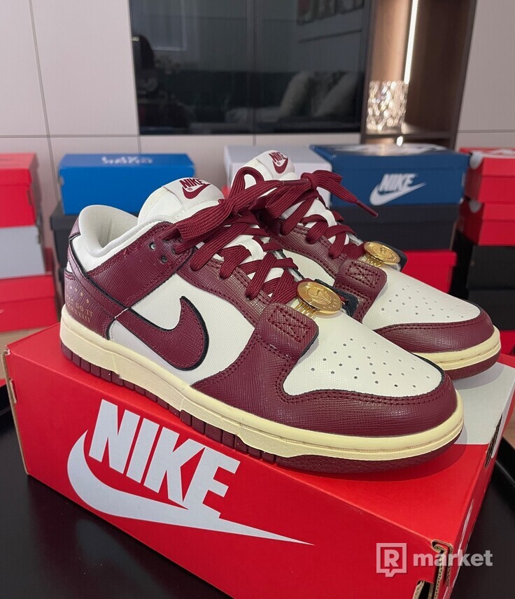 NIKE DUNK LOW JUST DO IT TEAM RED