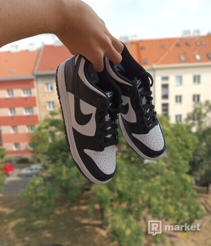 Nike dunk low black and white Panda