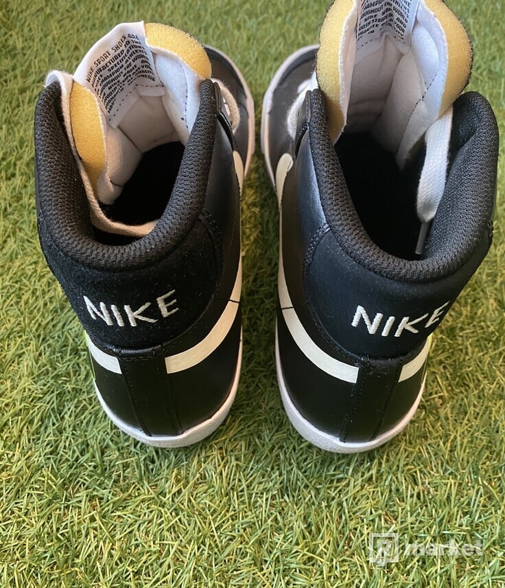 Nike Blazer Mid ‘77