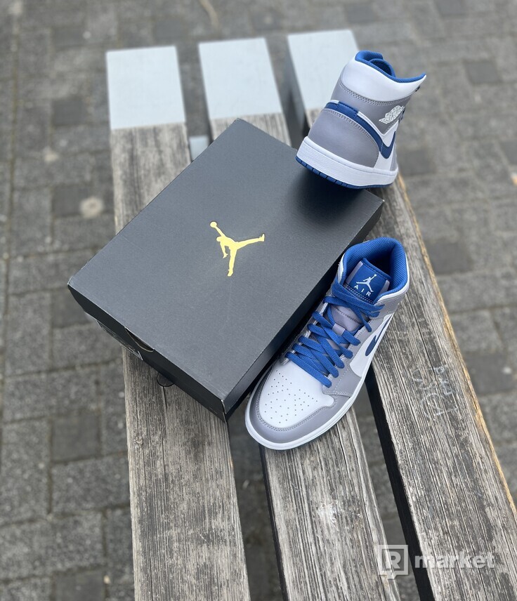 Air Jordan 1 Mid True Blue