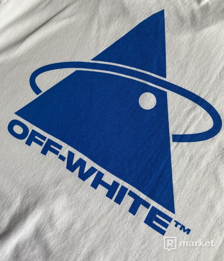 Off-White tee Triangle Planet