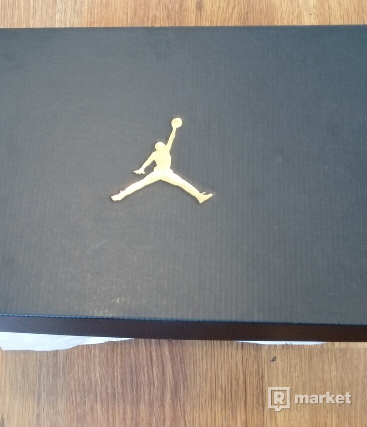 Air Jordan 1 MID