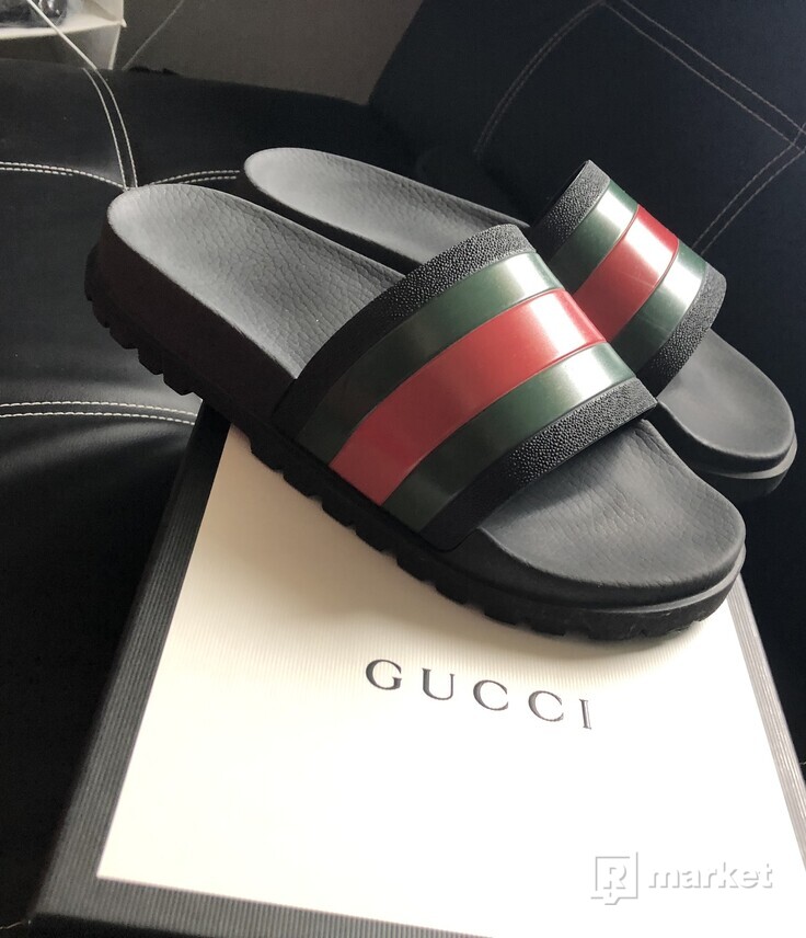 Gucci flip flop