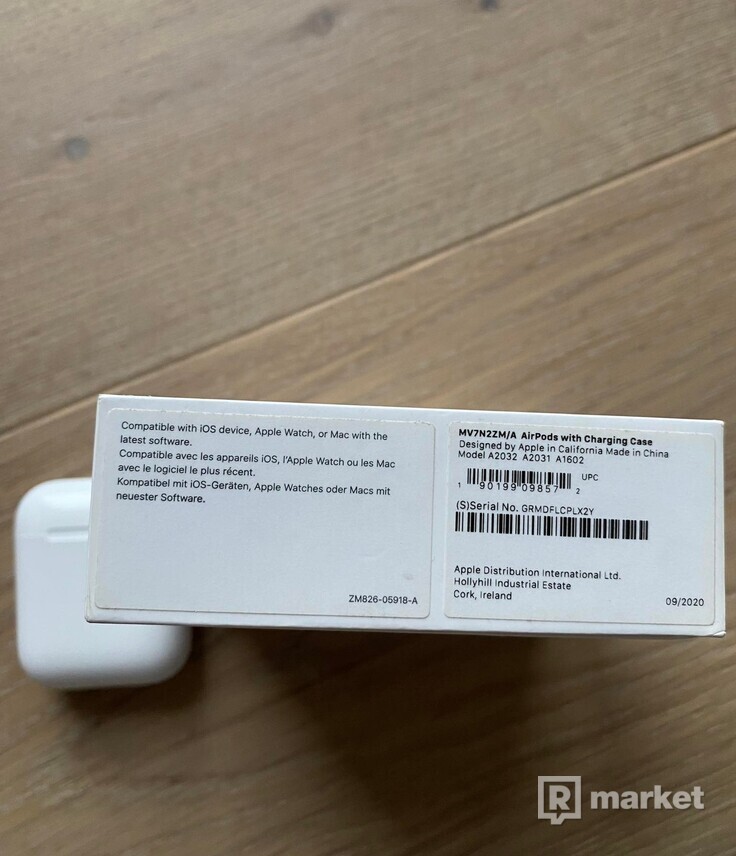 Apple airpods charing case