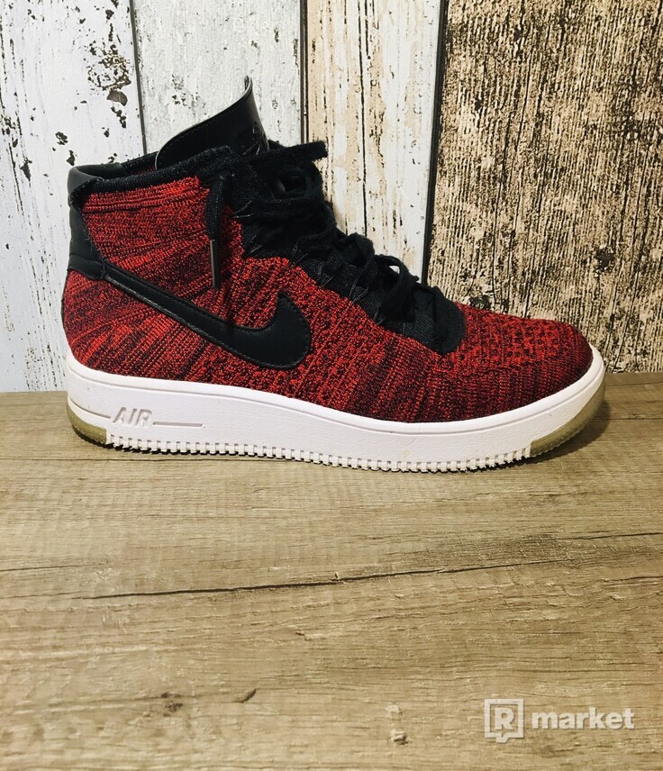 Nike Air Force 1 Mid Flyknit