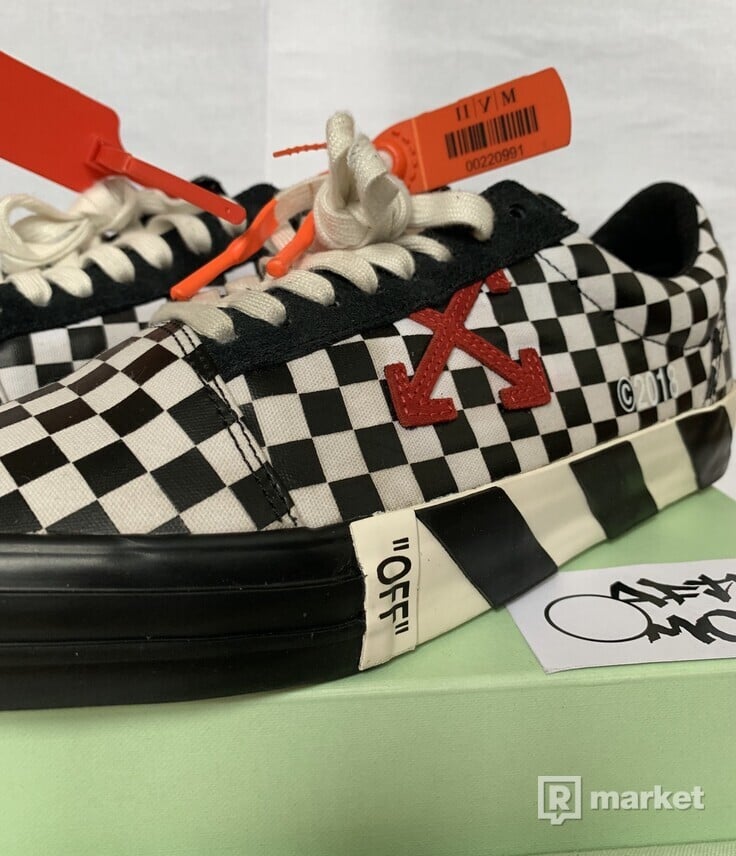 Off-white c/o Virgil Abloh low top checkered sneakers
