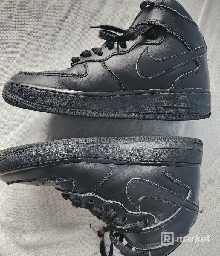 NIKE AIR FORCE 1 MID LE