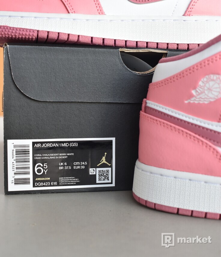 Nike Jordan 1 Mid Valentine's Day