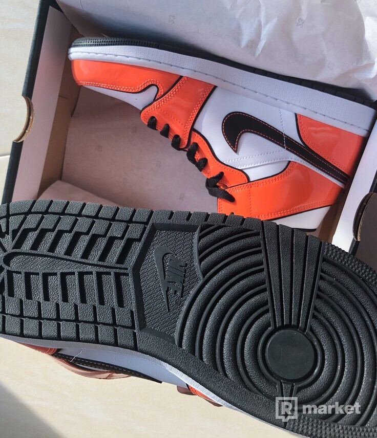 Nike Air Jordan Turf Orange