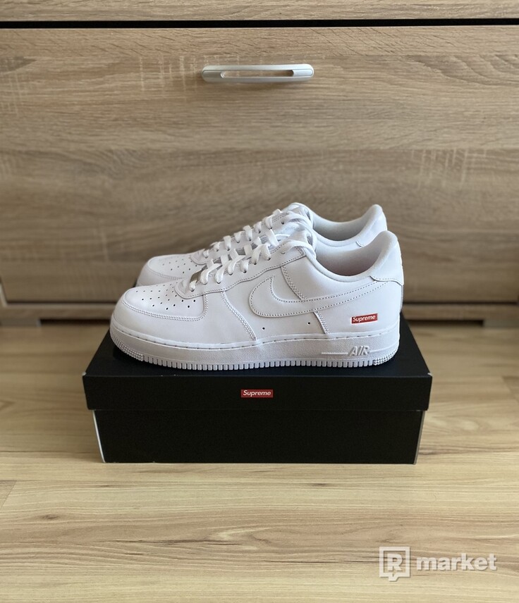 Nike Air Force 1 Low Supreme White