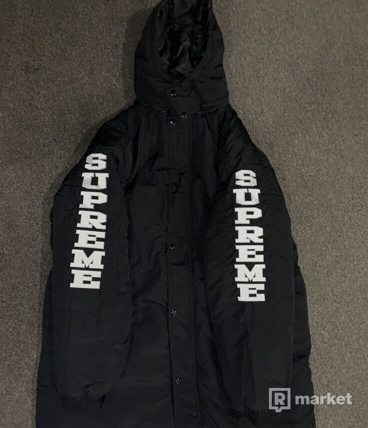 SUPREME Sleeve Logo Sideline Parka | REFRESHER Market SUPREME Sleeve Logo Sideline Parka | REFRESHER Market