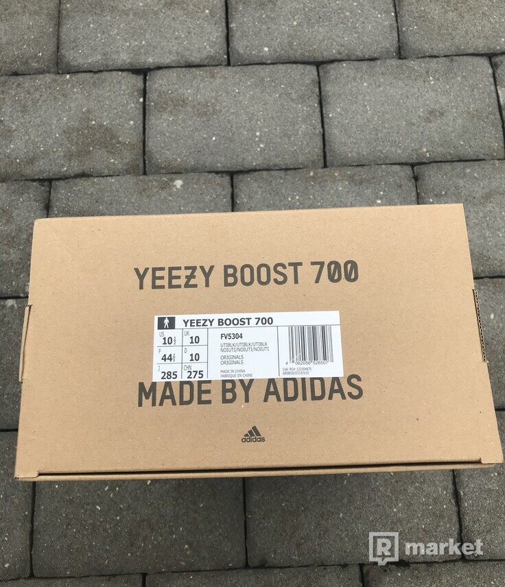 Adidas Yeezy Boost 700 Utility Black