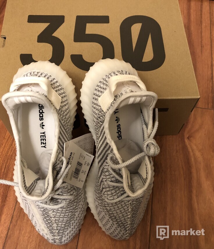 Yeezy boost 350 v2 static non-reflective 42 2/3