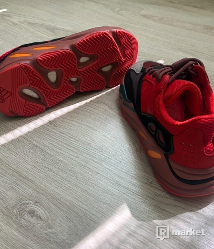 Adidas Yeezy Boost 700 Hi-Res Red EU41 1/3 US8