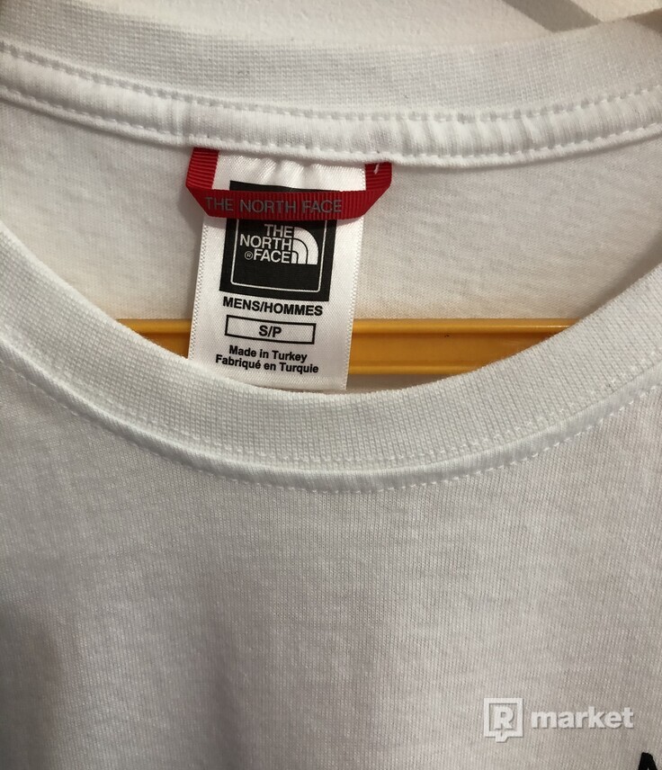 The north face tee red