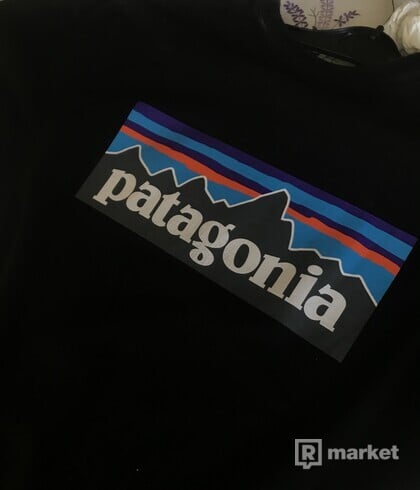 Patagonia black tee