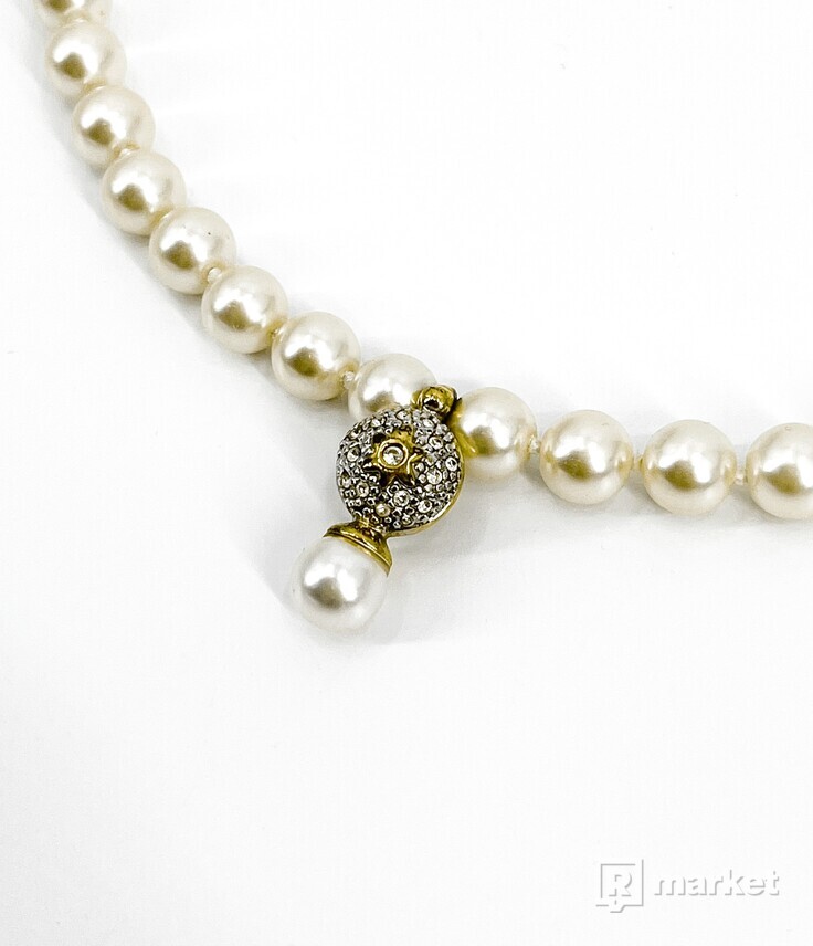 Pearl Necklace with Rhinestone Pendant