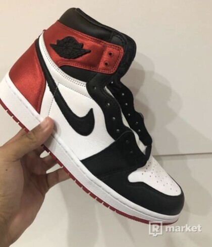 Nike Air Jordan Retro 1 Satin Black toe