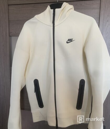 Nike tech fleece biela
