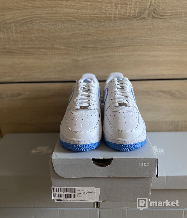 Nike Air Force 1 ‘07 low white university blue sole