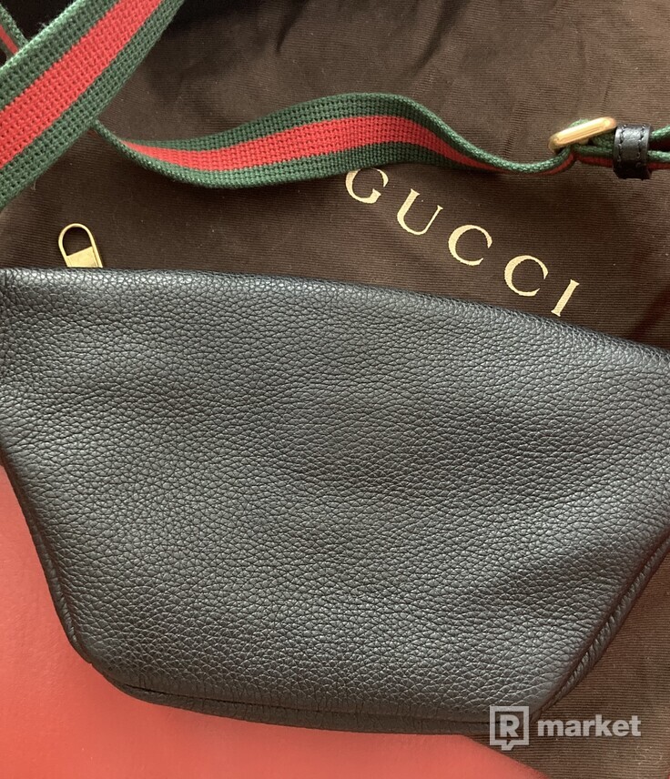 Gucci čierna kožená ľadvinka