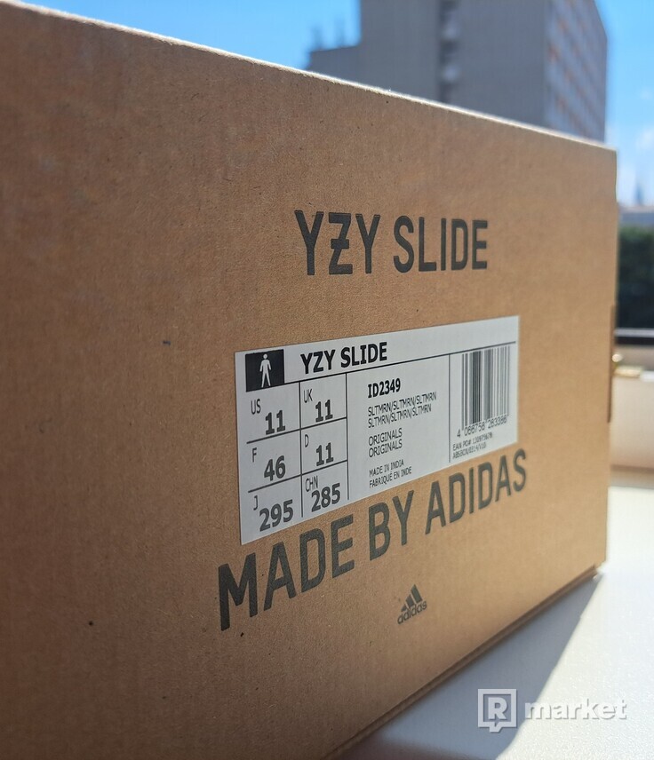 Predám úplne nové Adidas Yeezy slides