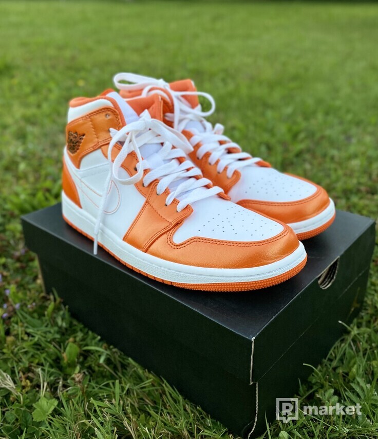 Nike Air Jordan 1 mid Electro Orange