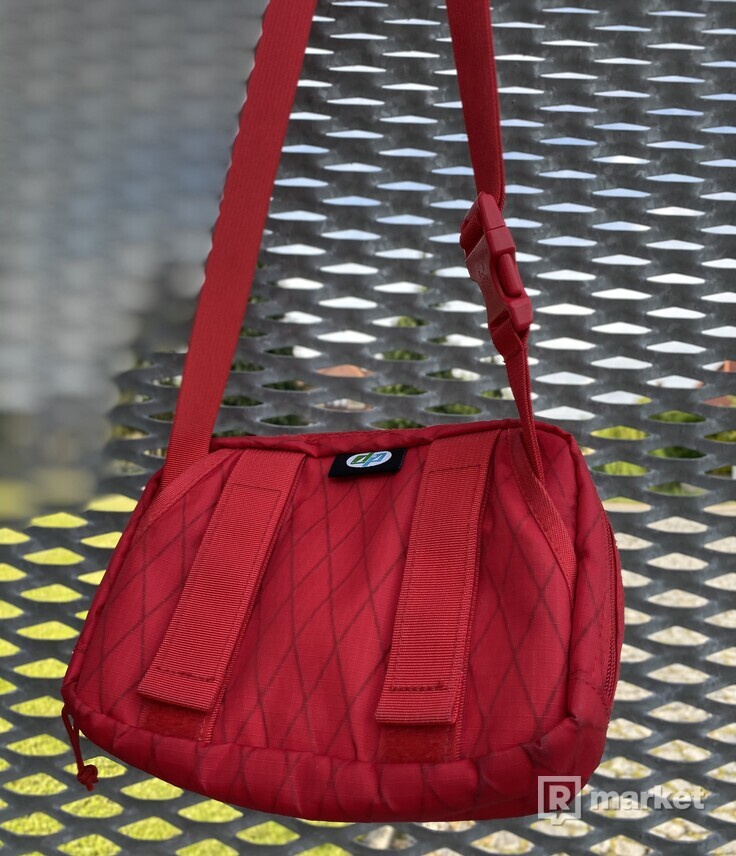 Supreme Shoulder Bag (FW18) Red
