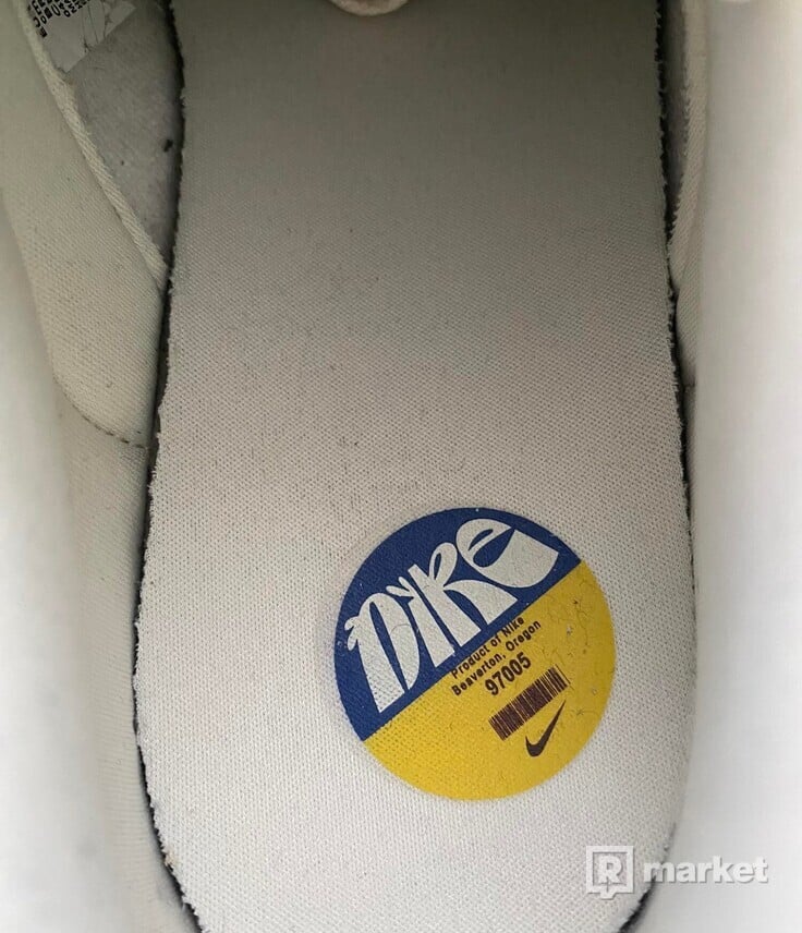 Nike dunk low lx banana