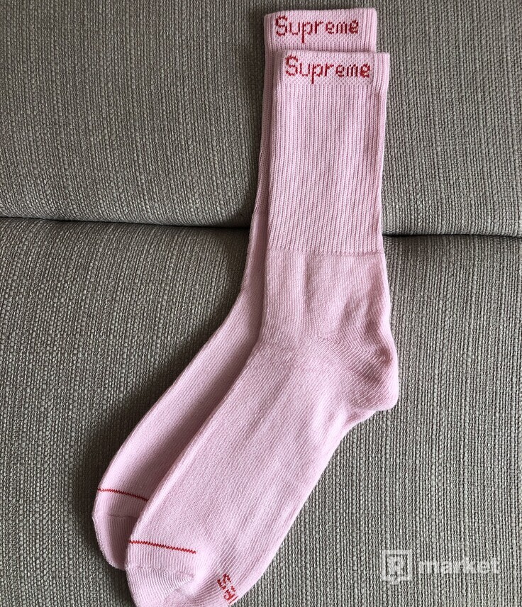 Supreme pink socks