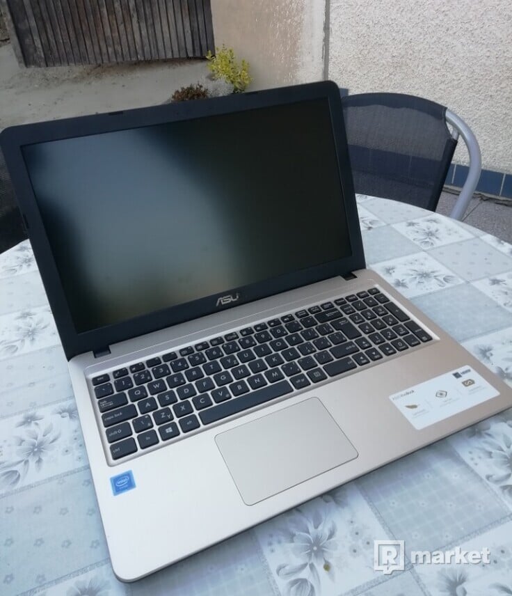 Notebook Asus VivoBook SonicMaster + myš a brašna