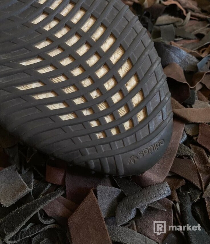 Adidas Yeezy Boost 350 V2 Bred