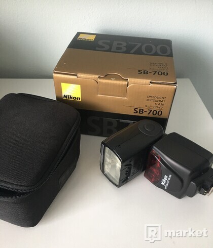 Nikon SpeedLight SB-700 Blesk