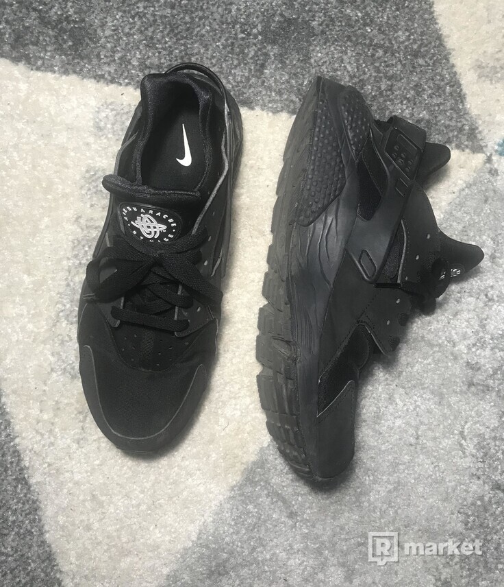 Nike Huarache triple black