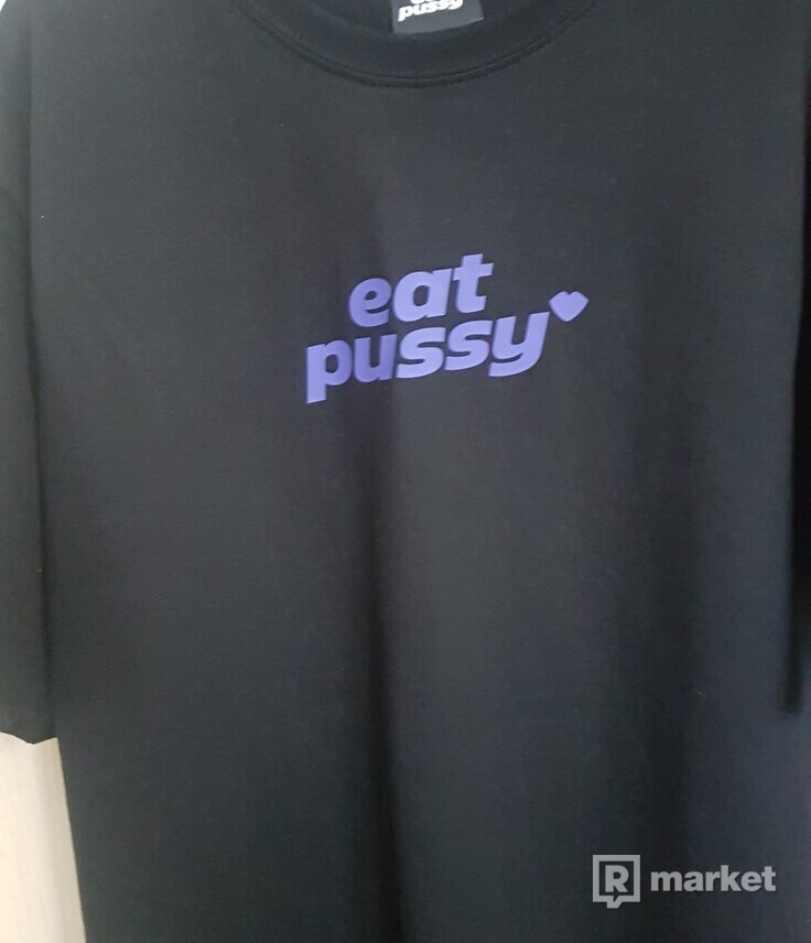 Eat pussy / black / tee
